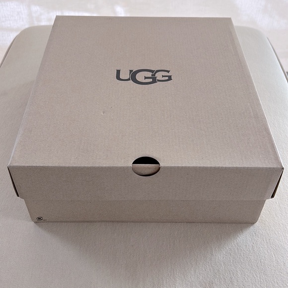 UGG Boot Box - Picture 2 of 10